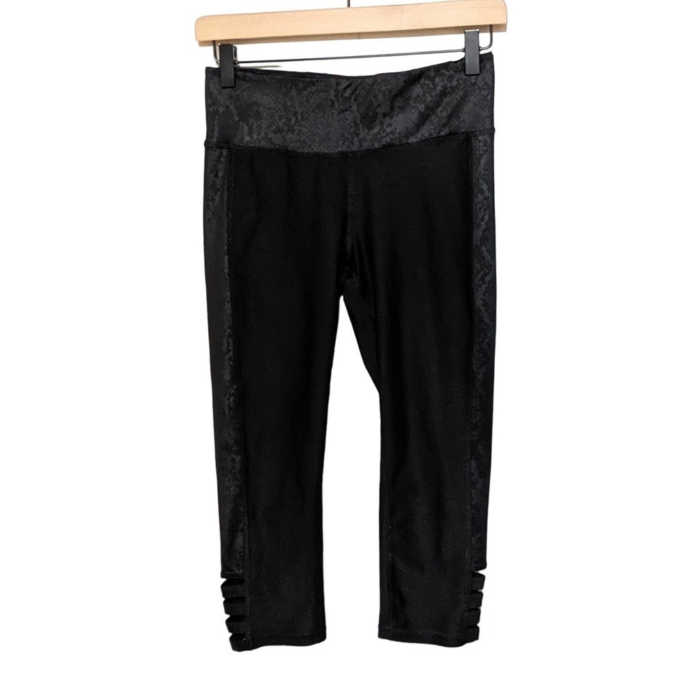 Xersion Womens Fitted Performance Capri Leggings Size S Black Cutout Crop Active